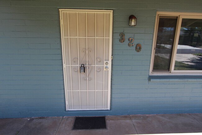 Foto del edificio - AVAILABLE NOW! Charming Single-Story Home ...