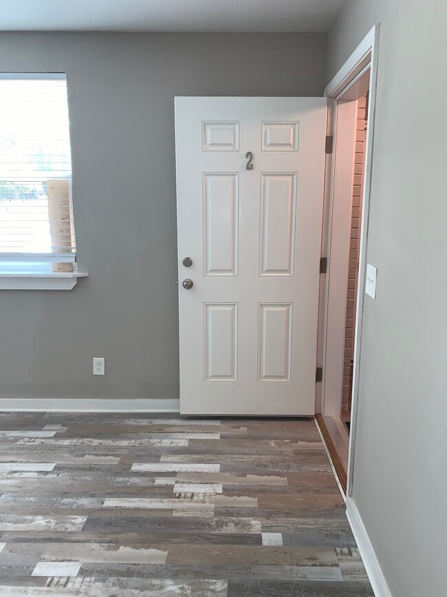 Building Photo - 5830 Yellow Pine Ct