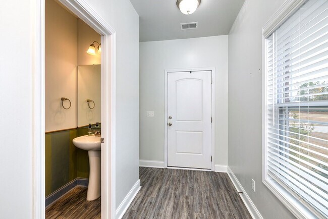 Building Photo - 800 Curlew Cir