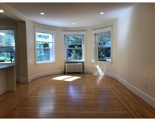 Building Photo - 1126 Beacon St