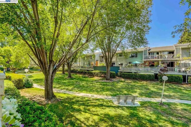 Foto del edificio - 3453 Baywood Terrace