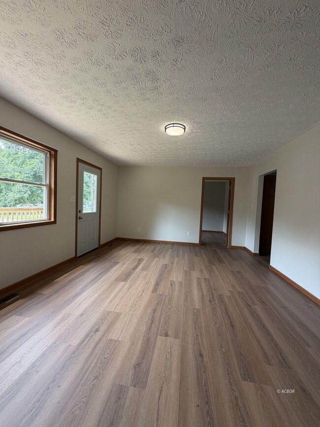 Building Photo - 2048 Georges Creek Rd