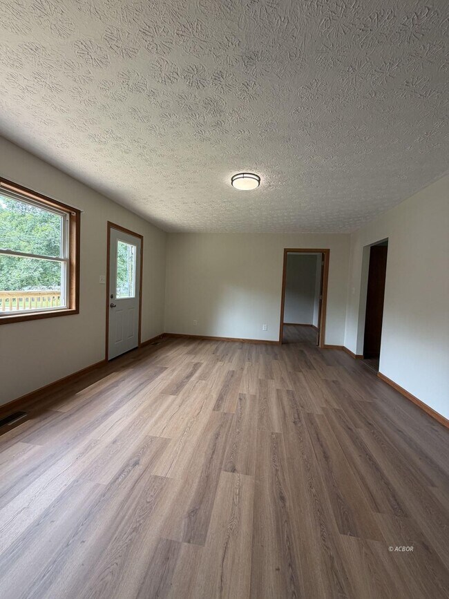 Foto del edificio - 2048 Georges Creek Rd