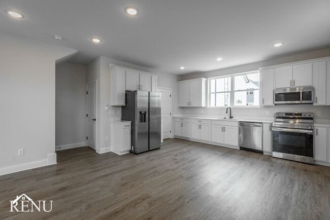 Building Photo - 5680 Sofias Cir