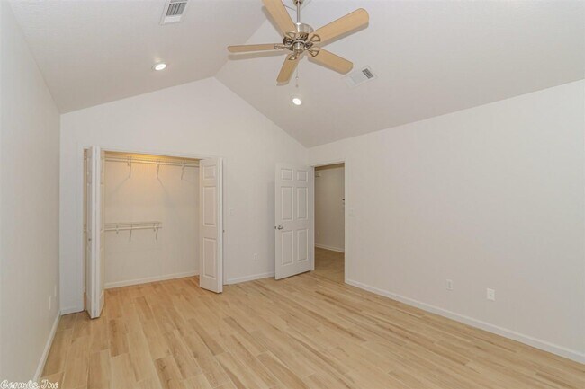 Building Photo - 49 Enclave Cir