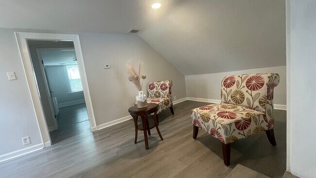 Foto del edificio - 824 Dighton Ave