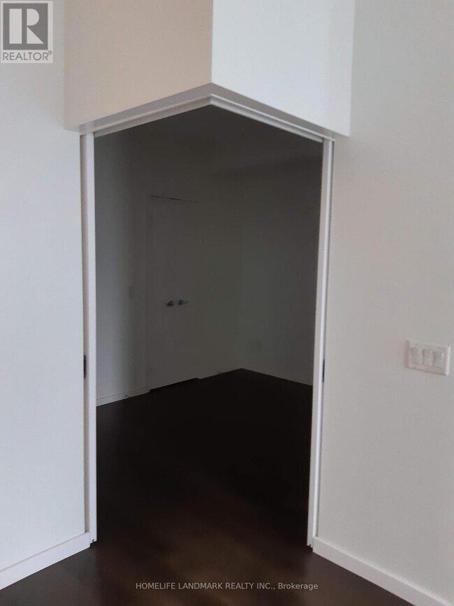 Building Photo - 8 York St