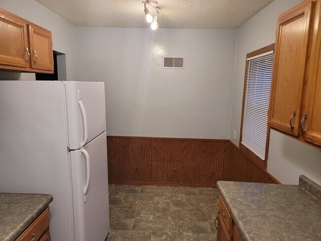 Foto del edificio - Three bedroom one bath house for rent.