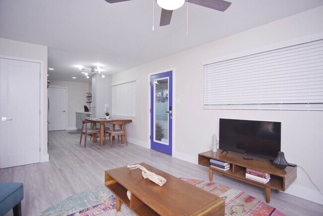 Foto del edificio - 2543 E Brill St