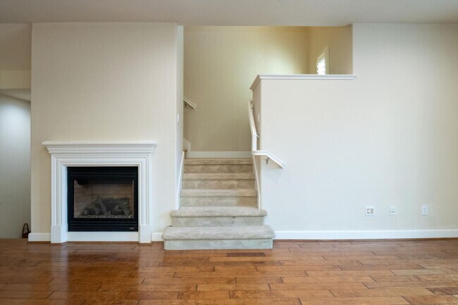 Building Photo - 1777 Hillebrant Pl