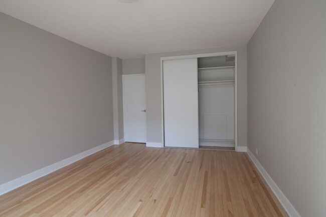 Building Photo - 3495 Rue de la Montagne