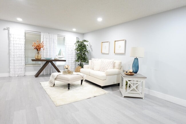 Foto del edificio - 9740 Pecan Tree Dr