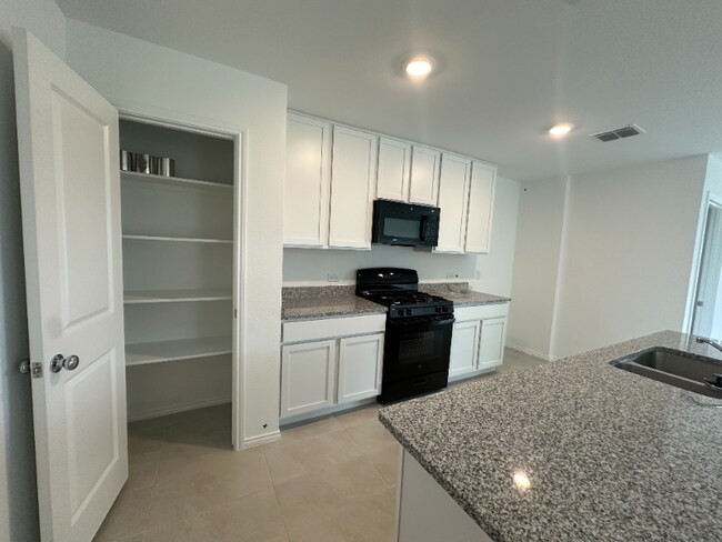 Foto del edificio - 2909 Kings Table Ct