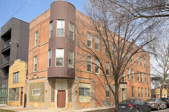 Building Photo - 2732 W Chicago Ave