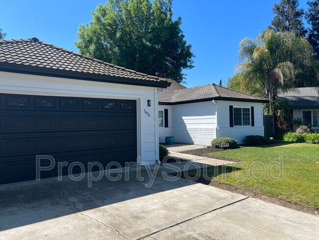 Building Photo - 1454 Briarwood Pl