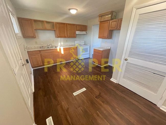 Building Photo - 3 Bed Ranch with Large fenced in yard and ...