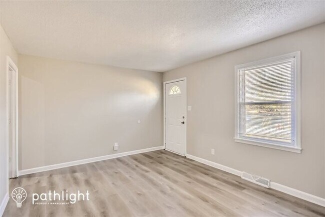 Building Photo - 103 Pikes Peak Dr, Columbia, TN, 38401