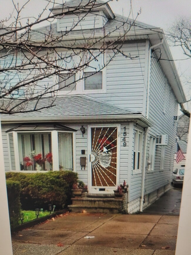 Photo - 1549 E 53rd St House