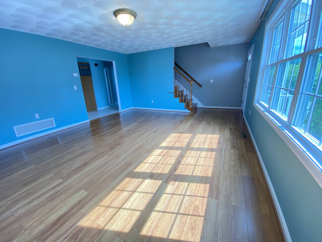Building Photo - 8 Tobie Ave