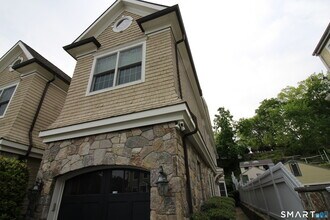 Building Photo - 288 Davis Ave
