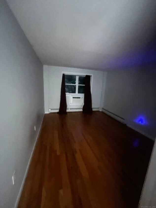 Building Photo - 70 Farmington Ave