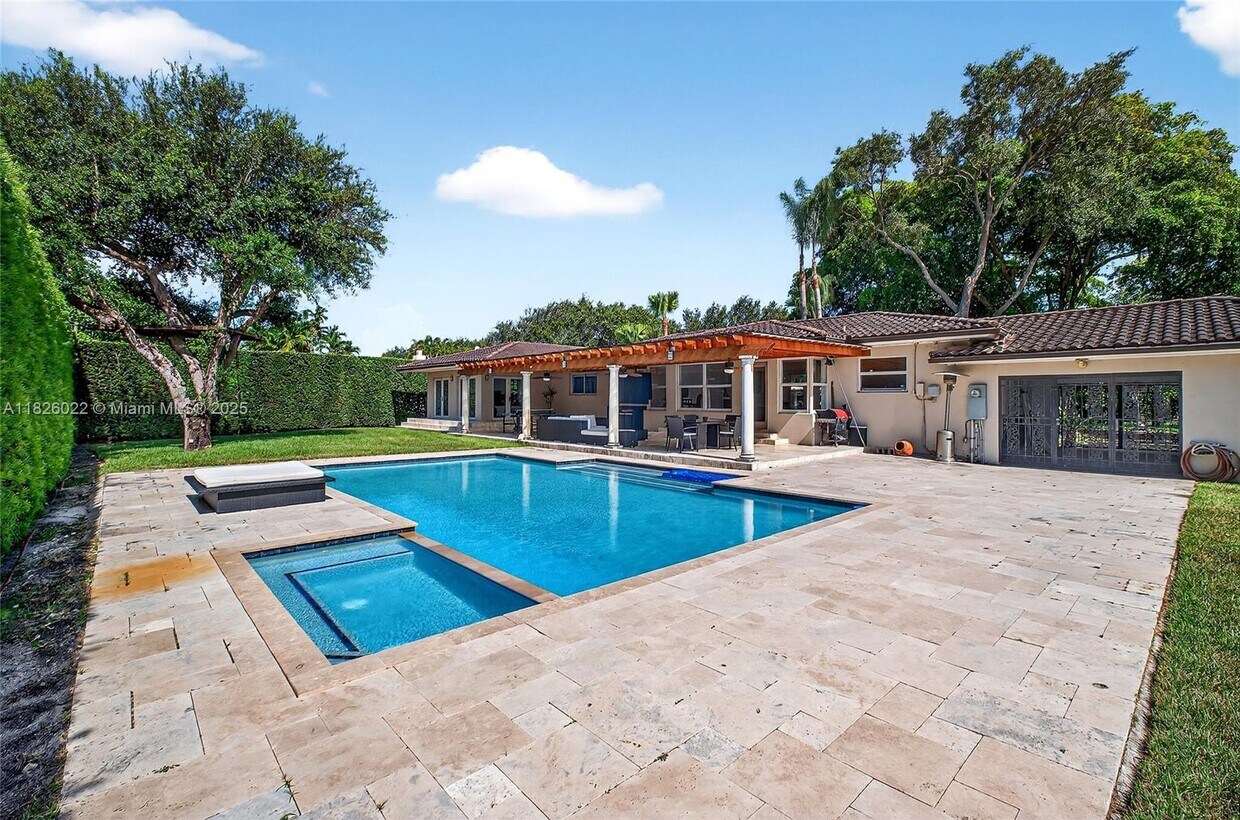 Foto principal - 839 NE 97th St