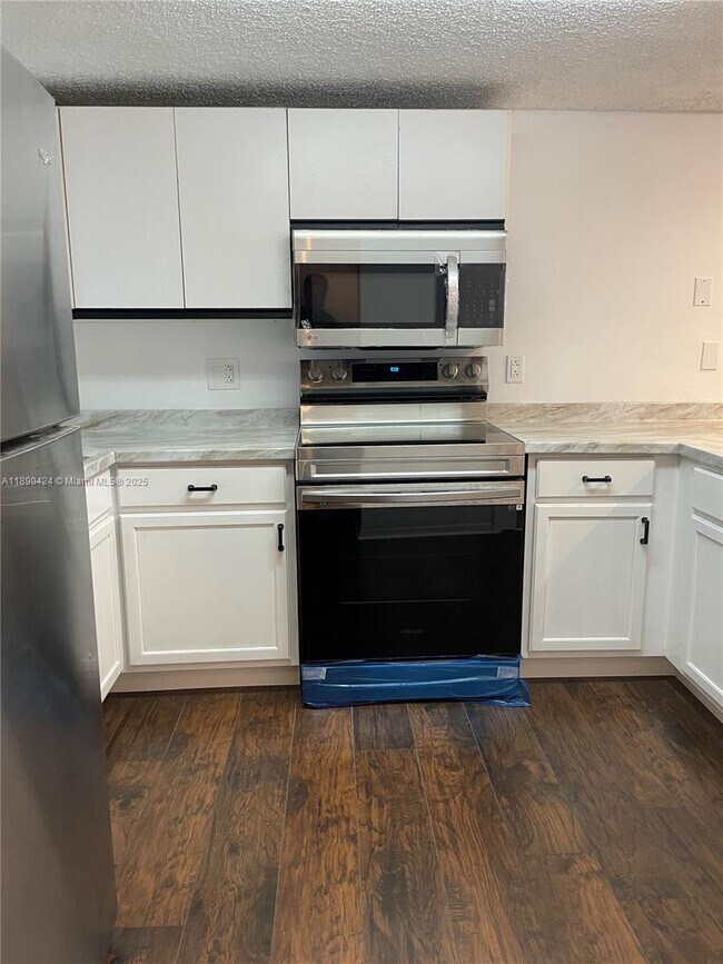 Foto del edificio - 5650 W 26th Ct