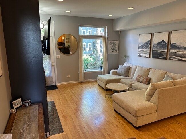 Building Photo - 957 W Montana St