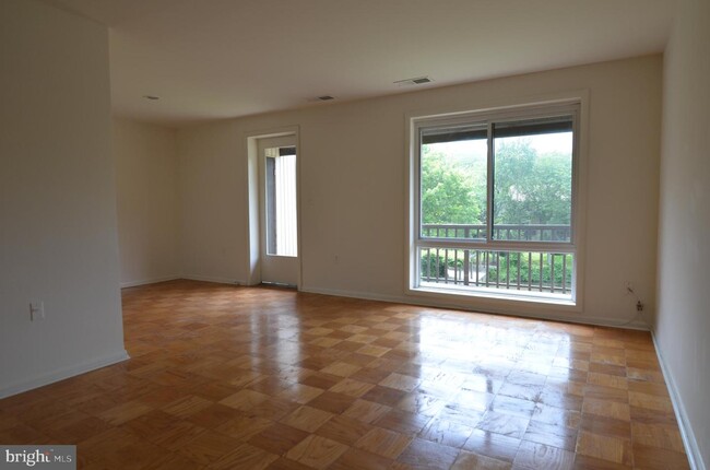 Building Photo - 10071 Windstream Dr