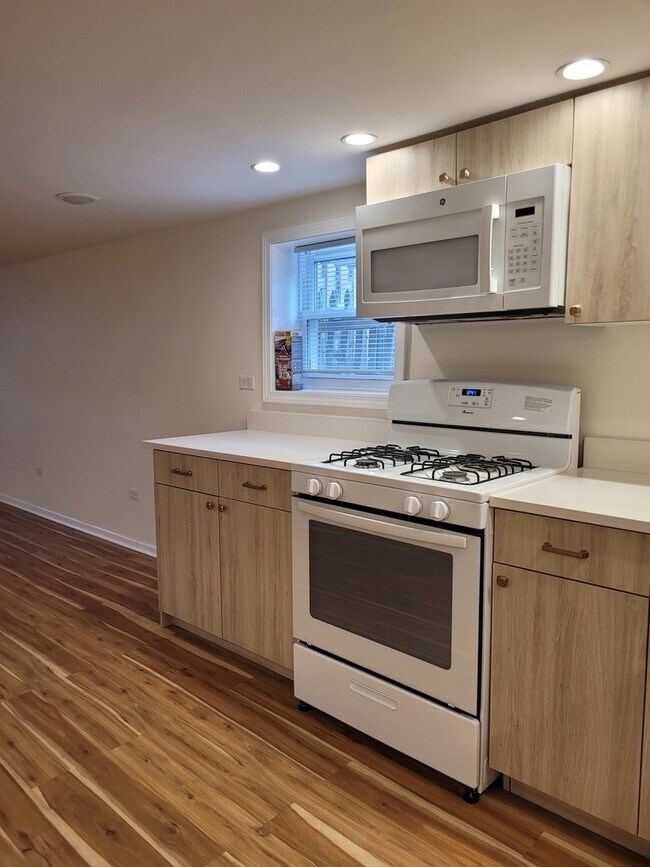 Building Photo - 5109 W Schubert Ave