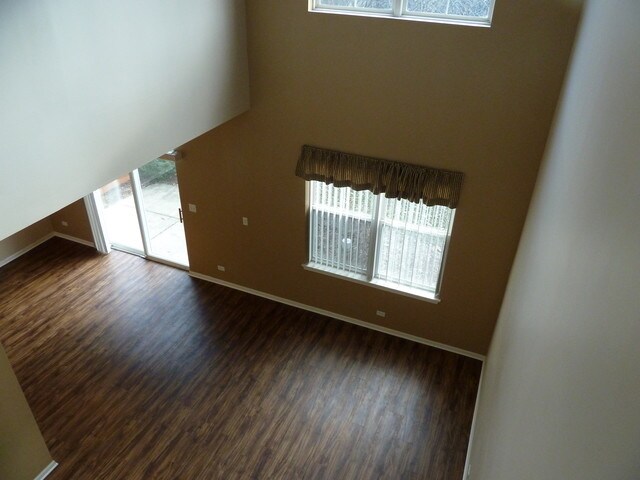 Building Photo - 3021 Pleasant Plains Dr