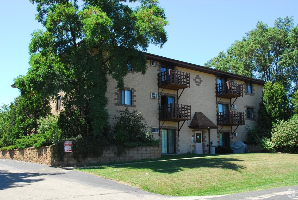 Building Photo - 115 Carriage Way