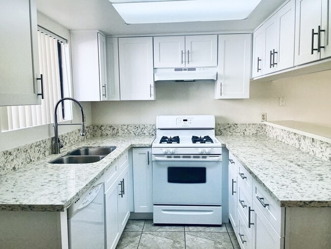 Building Photo - Newly Upgraded Condo for rent!!!