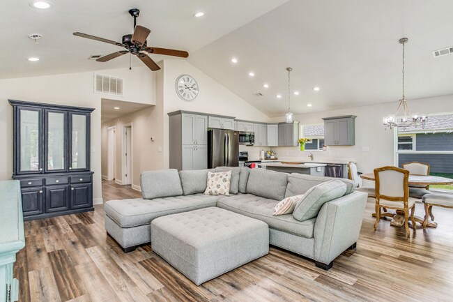 Building Photo - 1513 Ora Dr