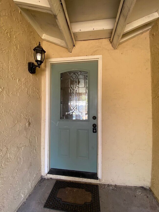 Building Photo - LARGE CORNER LOT! 4bd/2ba home in Spring V...