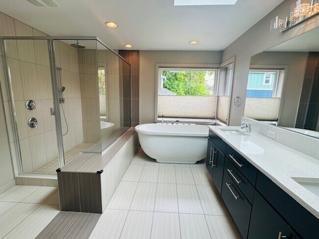 Foto del edificio - 4bd/2.75ba Renton House