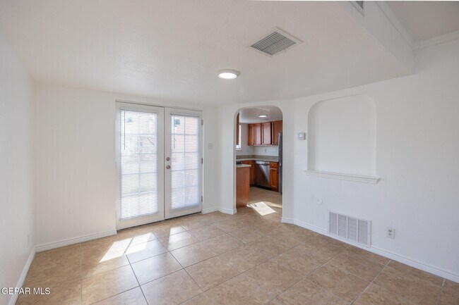 Foto del edificio - 12036 Willowmist Ave