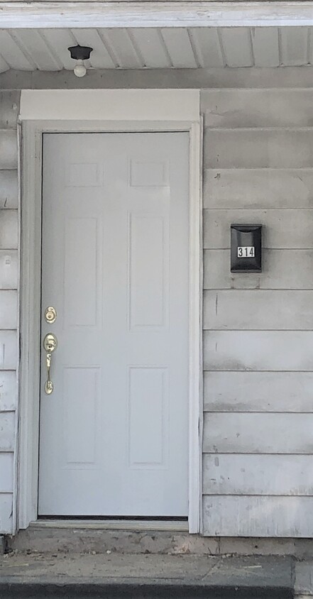 Front Entry - 314 E Dewart St