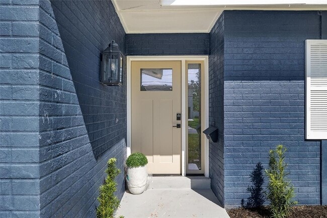 Photo - 5901 Denver St NE House