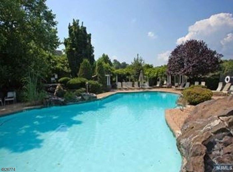 pool and healthclub - 39 Magnolia Way