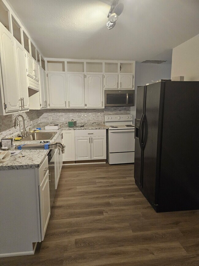 kitchen - 718 N 18th St