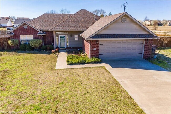 Building Photo - 6806 Red Bud Dr