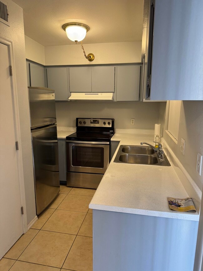 Building Photo - 3526 W Dunlap Ave