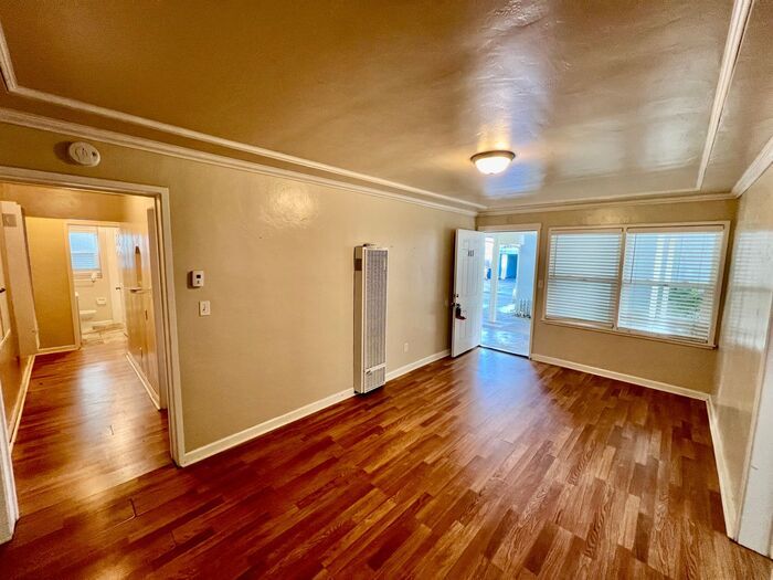 Foto principal - 2 bedroom 1 bathroom downtown Monterey apa...