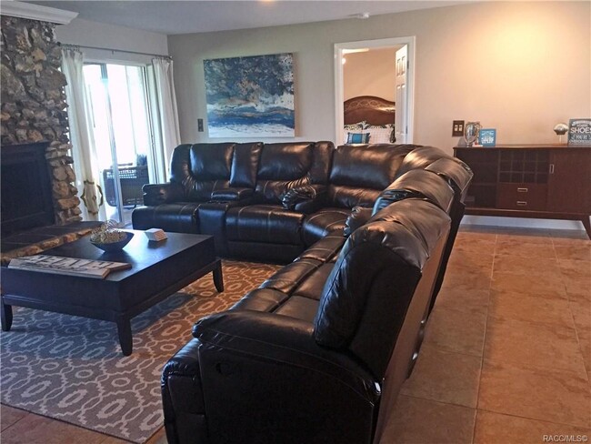 Building Photo - 2171 N Watersedge Dr