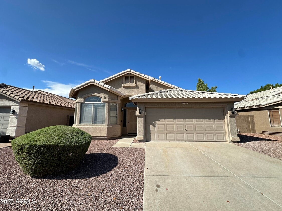 Foto principal - 8760 W Adam Ave
