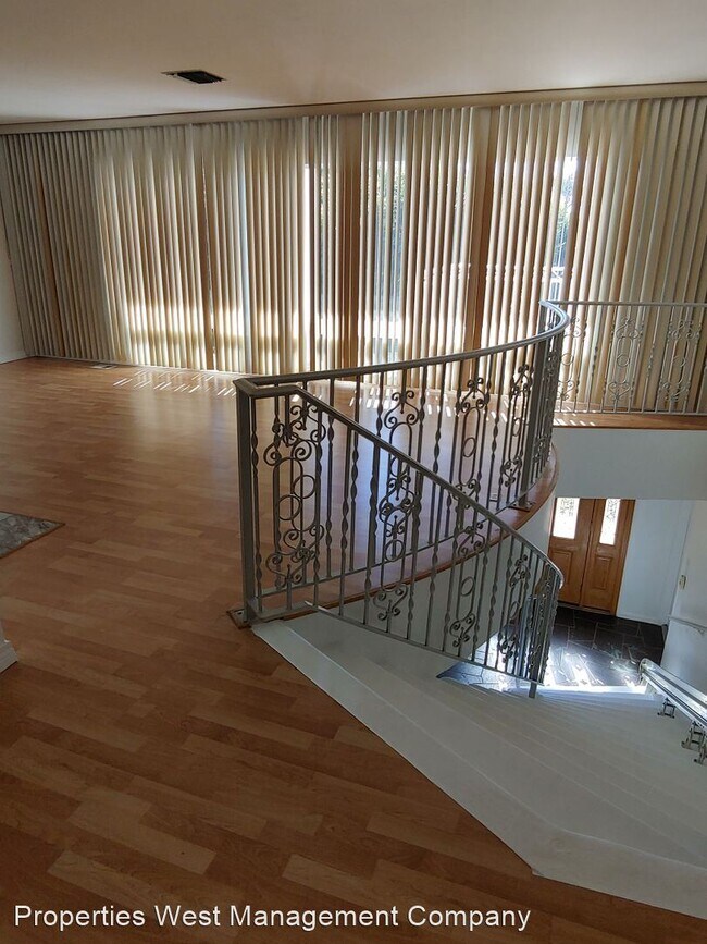 Building Photo - 4 br, 2.5 bath House - 2332 West 37th Street