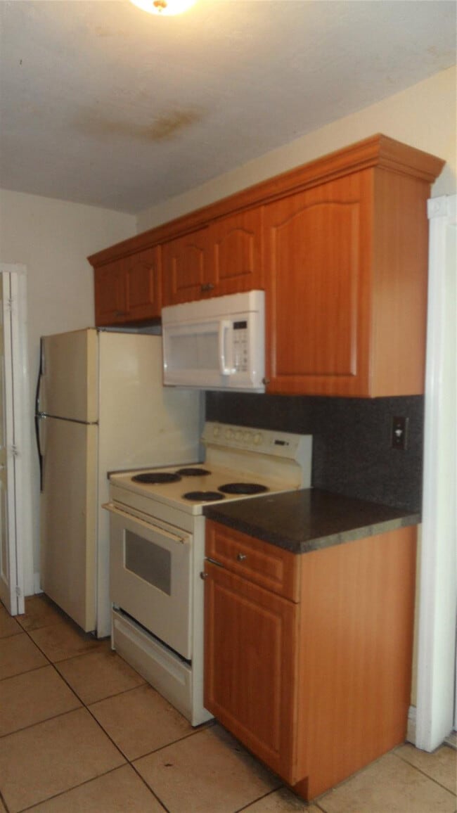 Building Photo - 700 N 70th Ave