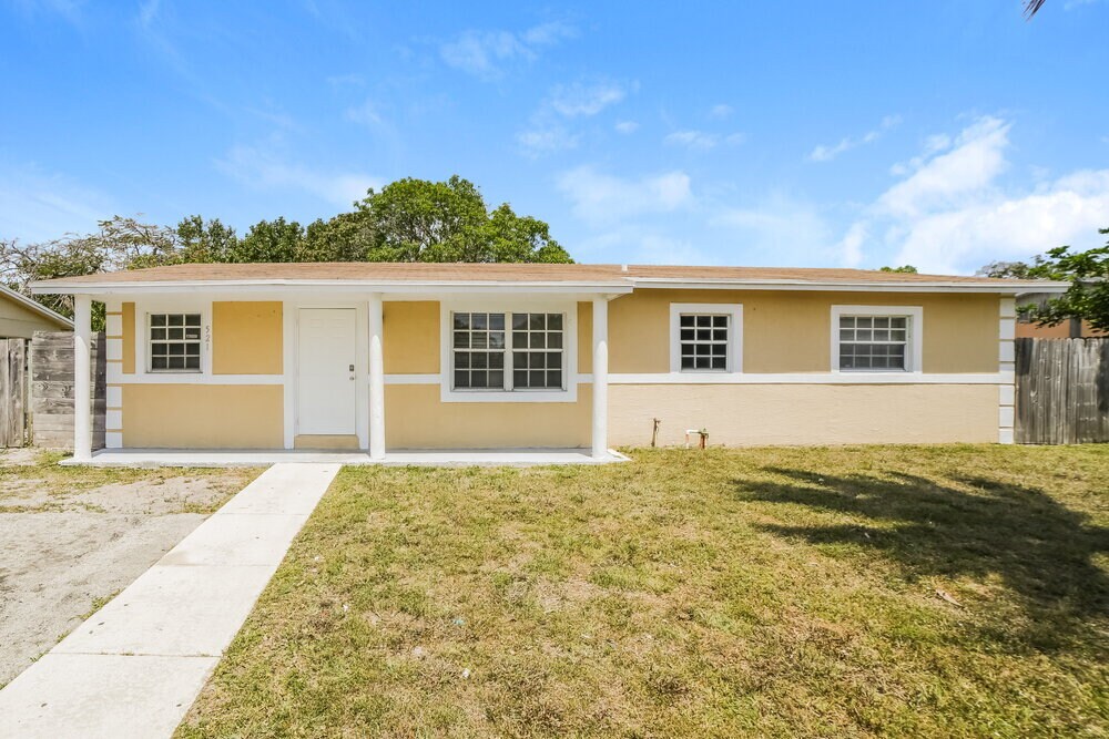 Primary Photo - 521 SW 11th Dr