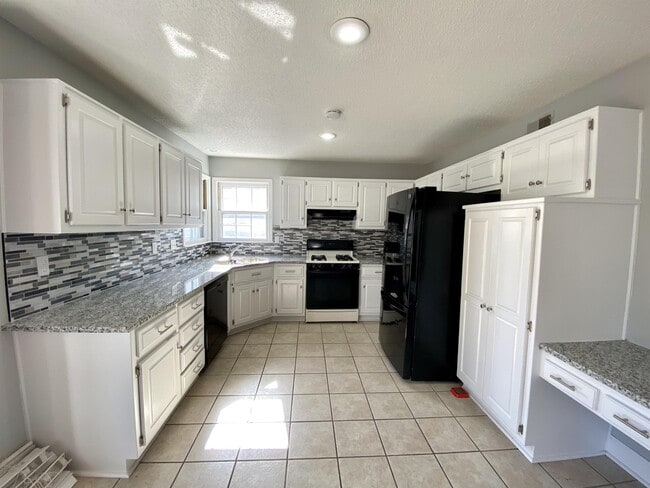 Building Photo - 9203 Swarner Dr